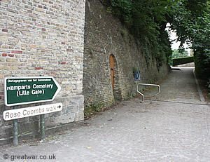 Access path from Rijselstraat avoiding steps to the ramparts and Ramparts Cemetery, Ypres.